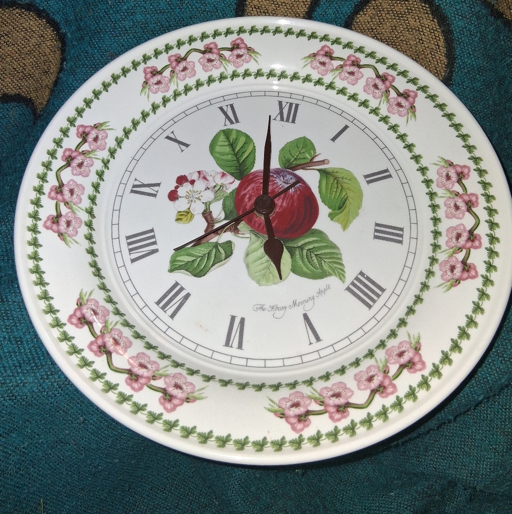 BEAUTIFUL PORTMEIRION " POMONA BOTANICAL HOARY MORNING APPLE" CLOCK.